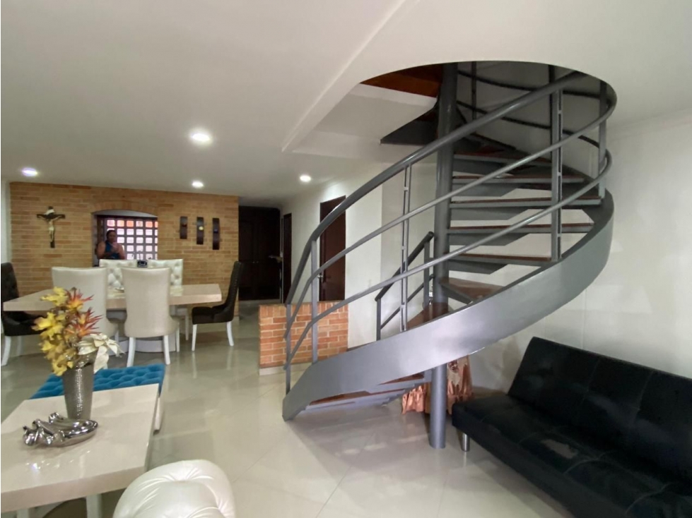 APARTAMENTO DUPLEX EN VENTA EN EL BARRIO LAURELES. — foto 3