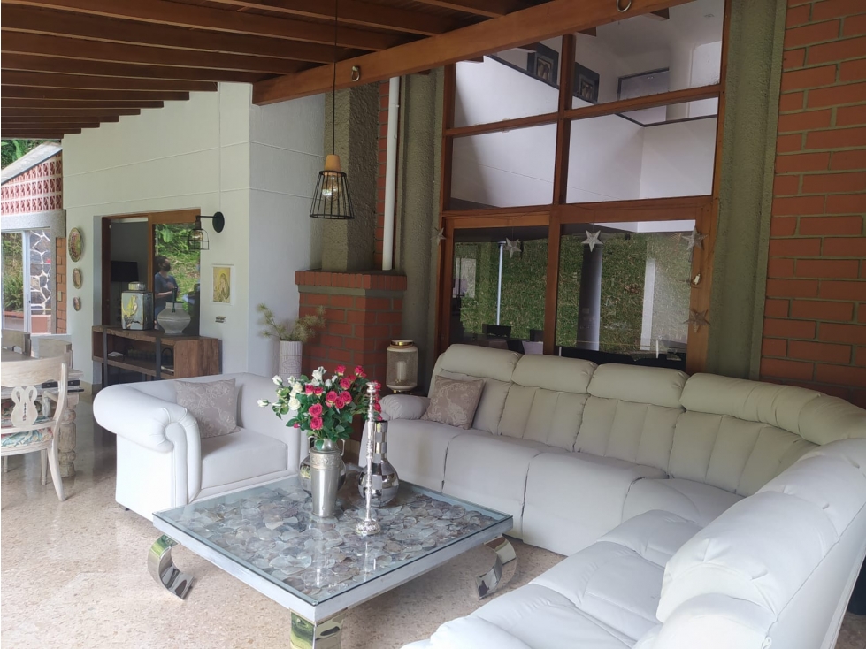 VENTA CASA UNIFAMILIAR DE 3 NIVELES POBLADO/ * BAJO DE PRECIO *