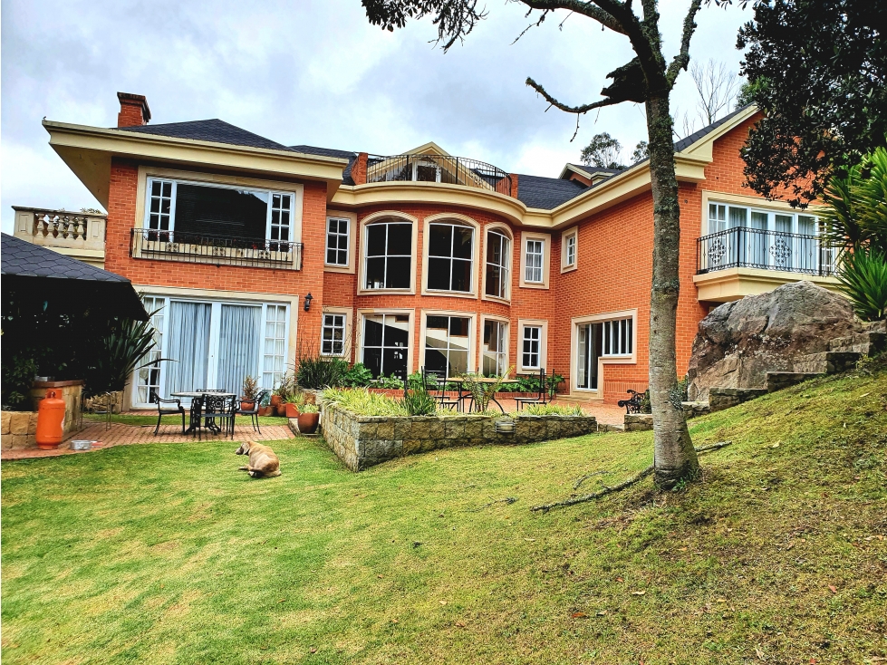 FLORESTA DE LA SABANA Imponente casa en las montañas