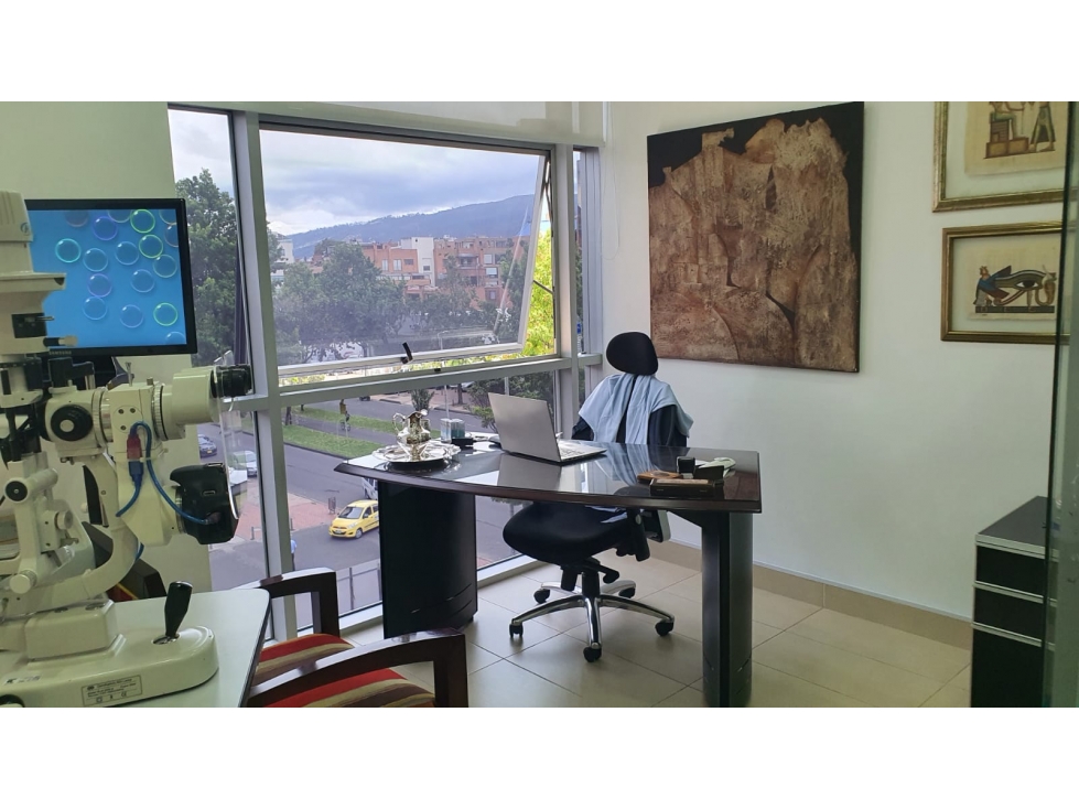 VENDO CONSULTORIO EN CLINICA LA SABANA - MI/F