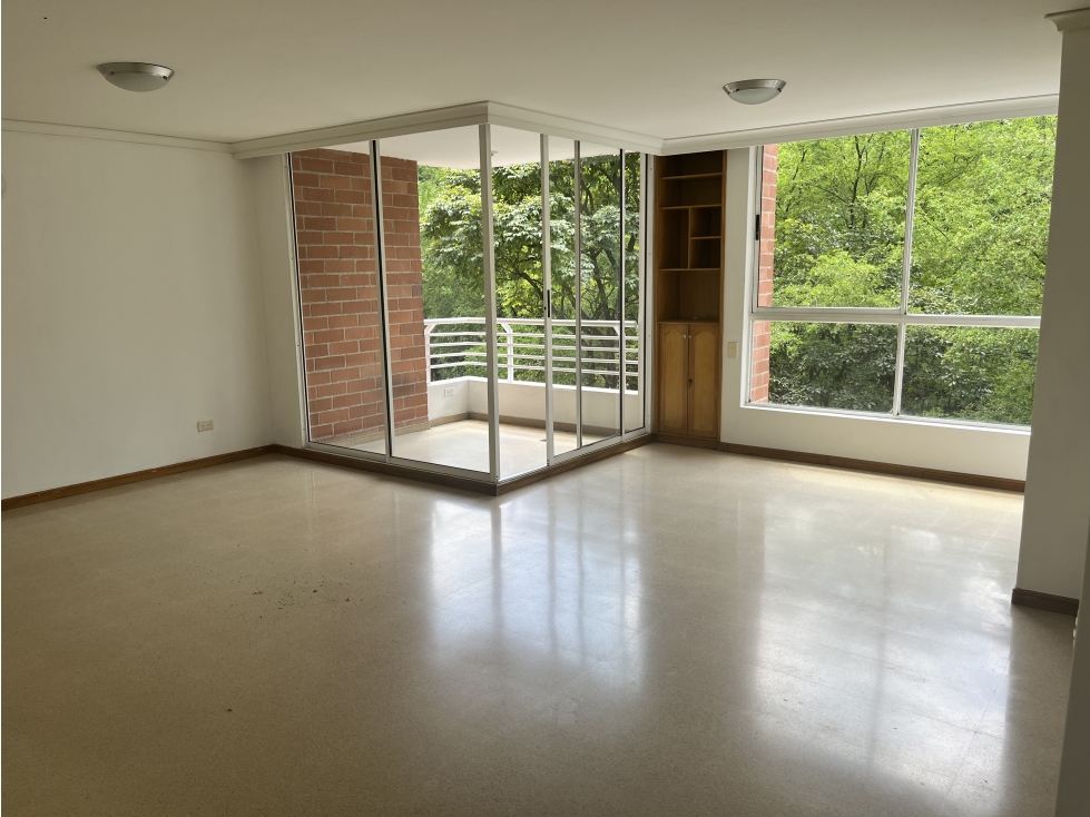 VENTA DE APARTAMENTO LISTO PARA REMODELAR EN EL POBLADO