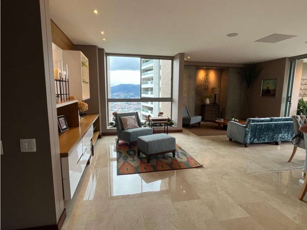 ARRIENDO APARTAMENTO DE REVISTA EN EL POBLADO BALSOS CCZ