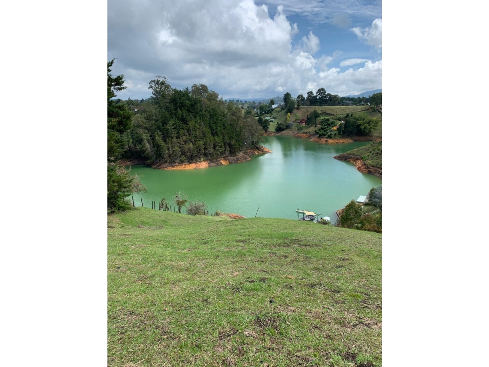VENTA DE HERMOSO LOTE EN EL PEÑOL CON VISTA A LA REPRESA CCZ - 1