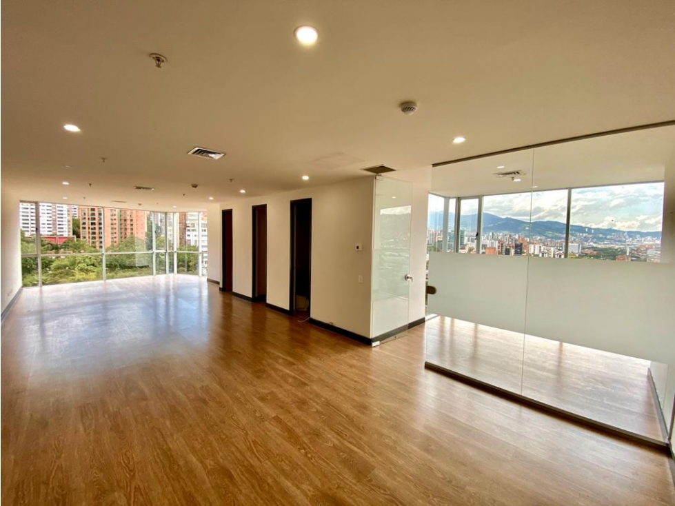 VENTA Y ARRIENDO DE HERMOSA OFICINA EN MANILA EL POBLADO SRA