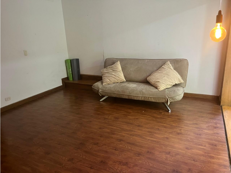 ARRIENDO APARTAMENTO DE AREAS GENEROSAS EN CASTROPOL CCZ