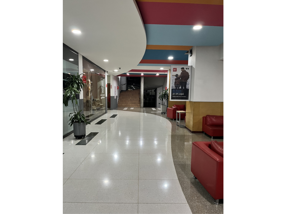 VENTA DE LOCAL EN MALL COMERCIAL TRV INFERIOR POBLADO CCZ