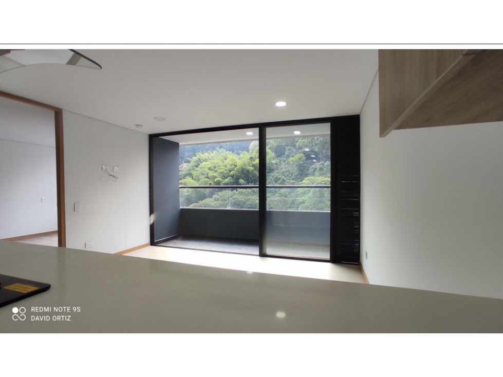 VENTA DE HERMOSO APARTAMENTO EN PALMAS PISO ALTO CCZ