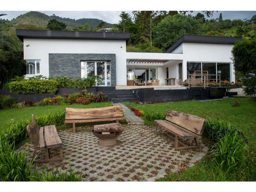 VENTA DE ESPECTACULAR CASA EN EL ESCOBERO AMOBLADA CCZ