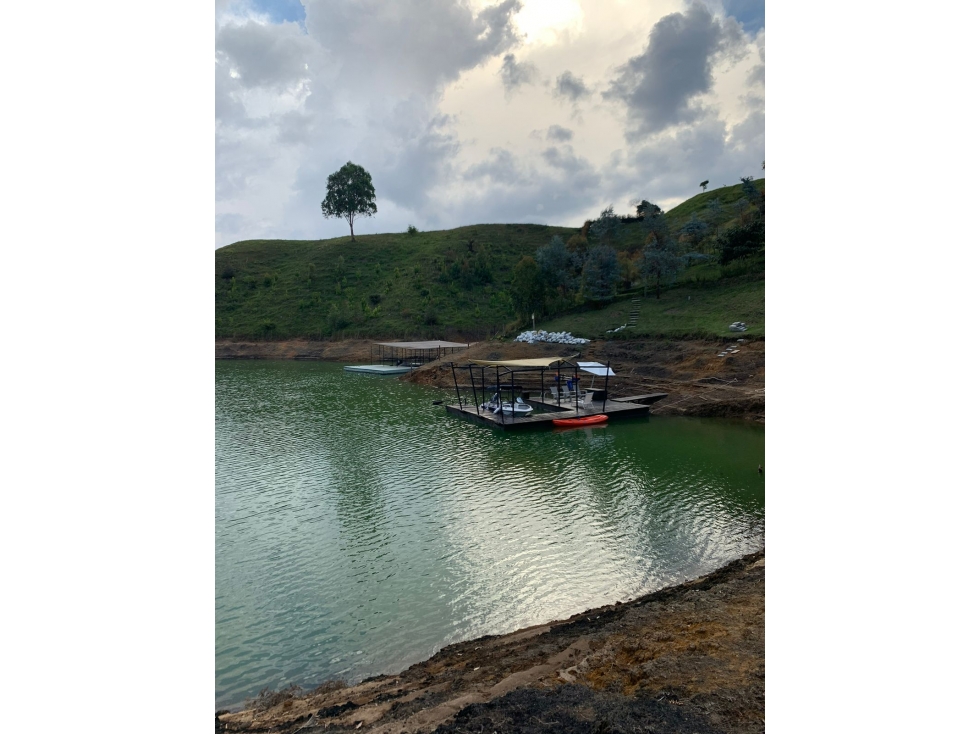 VENTA DE HERMOSO LOTE EN EL PEÑOL CON VISTA A LA REPRESA CCZ - 3