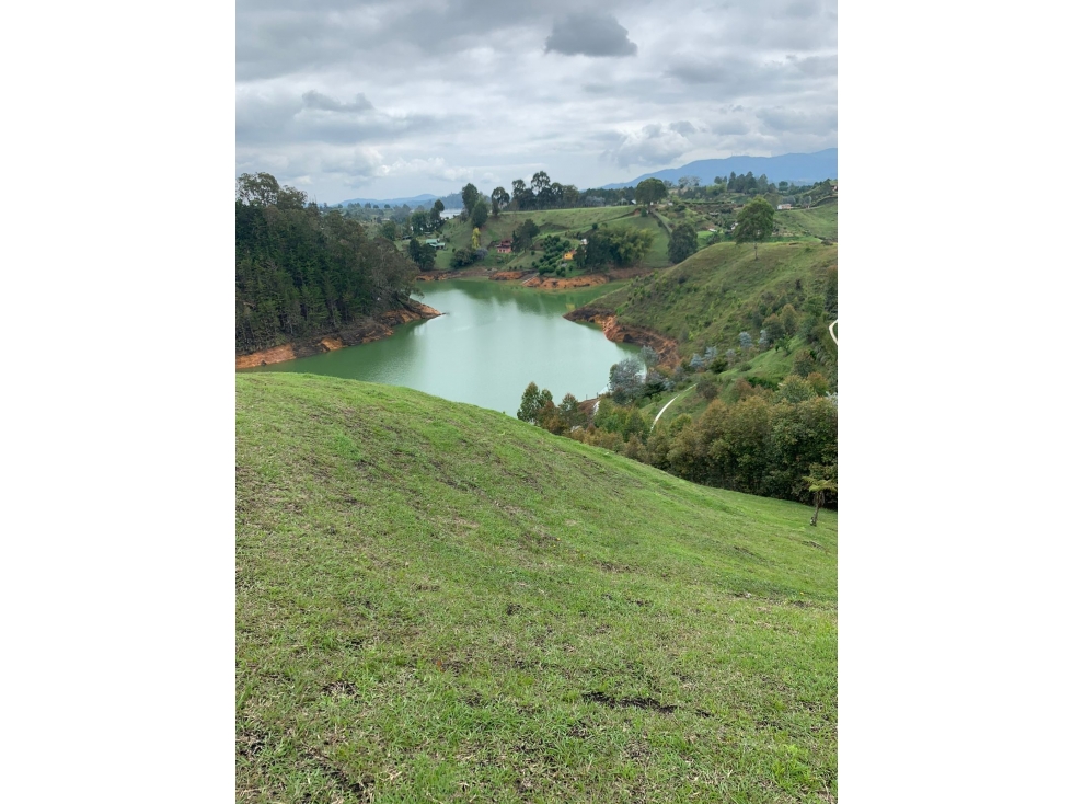 VENTA DE HERMOSO LOTE EN EL PEÑOL CON VISTA A LA REPRESA CCZ - 4