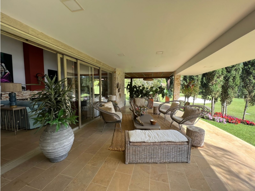 VENTA DE HERMOSA CASA CAMPESTRE EN FIZEBAD CON PISCINA CCZ — foto 2