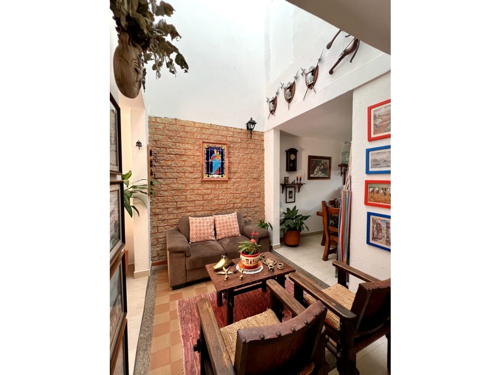 CASA EN VENTA EN LA CEJA