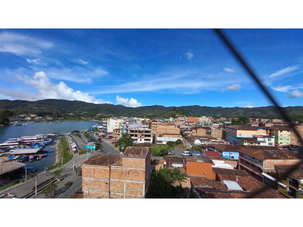 APARTAMENTO DUPLEX AMOBLADO EN VENTA EN GUATAPE - MALECON - 4