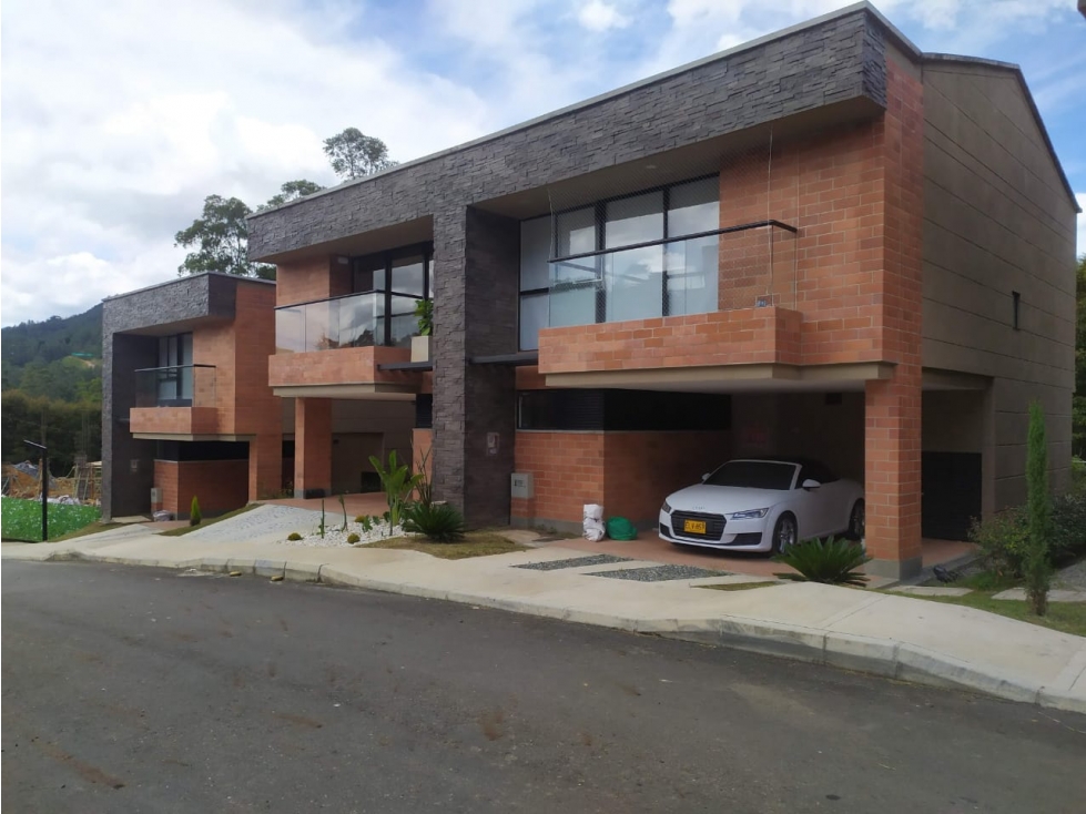 CASA EN VENTA EN EL RETIRO