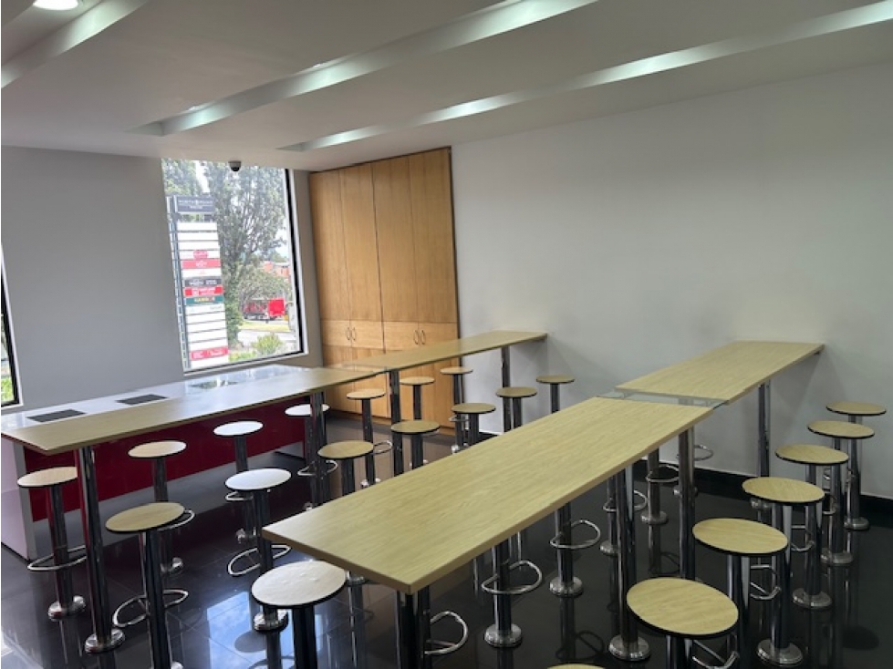 OFICINA NORTH POINT ARRIENDO