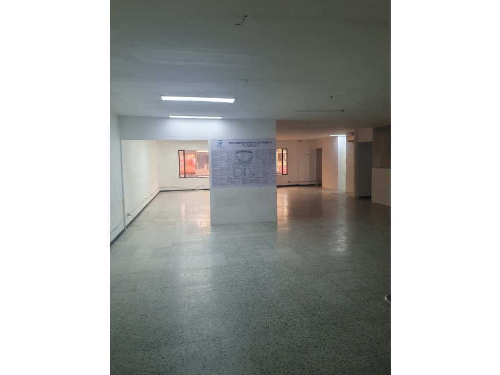 LOCAL COMERCIAL EN ITAGUI, CENTRO DE LA MODA — foto 3