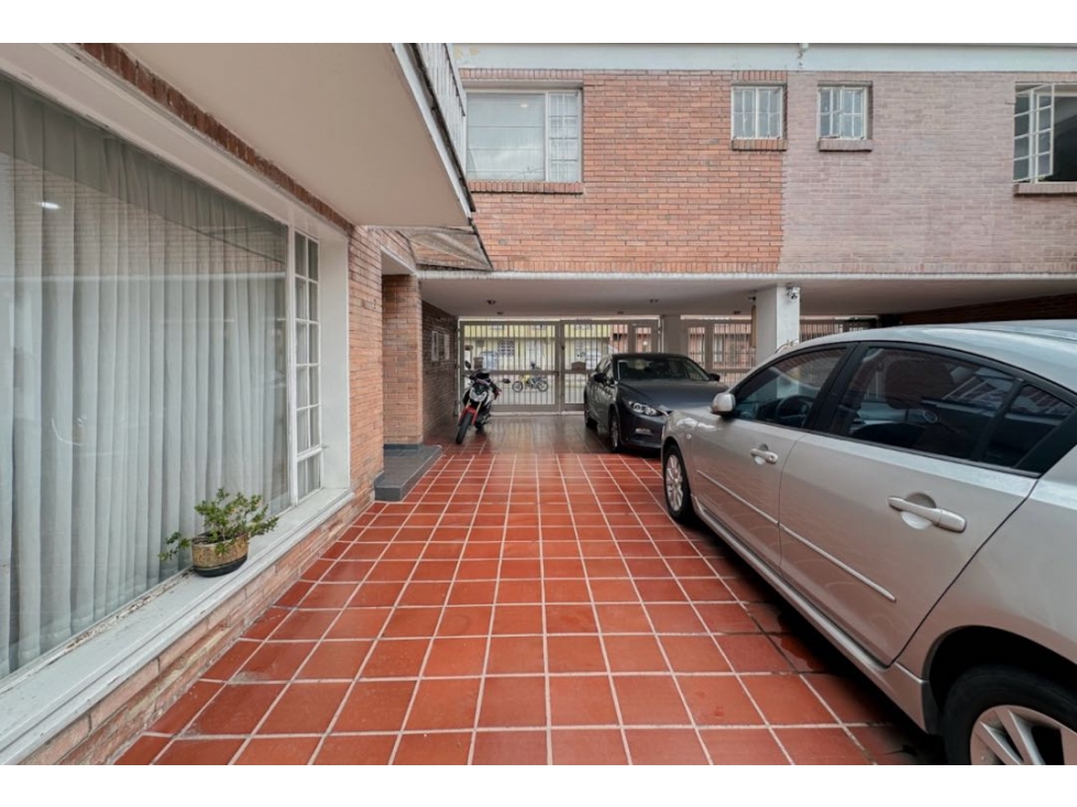 Vendo Casa esquinera Cedro Golf, 3 habitaciones y cuarto de servicio — foto 3