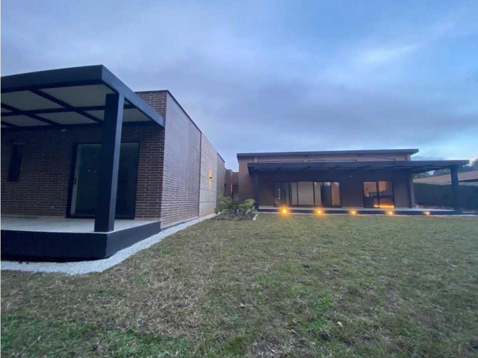 Venta de casa campestre para estrenar en Rionegro vía la Ceja