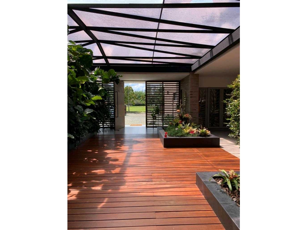 Venta de casa unifamiliar moderna en sector exclusivo de Llano Grande — foto 2