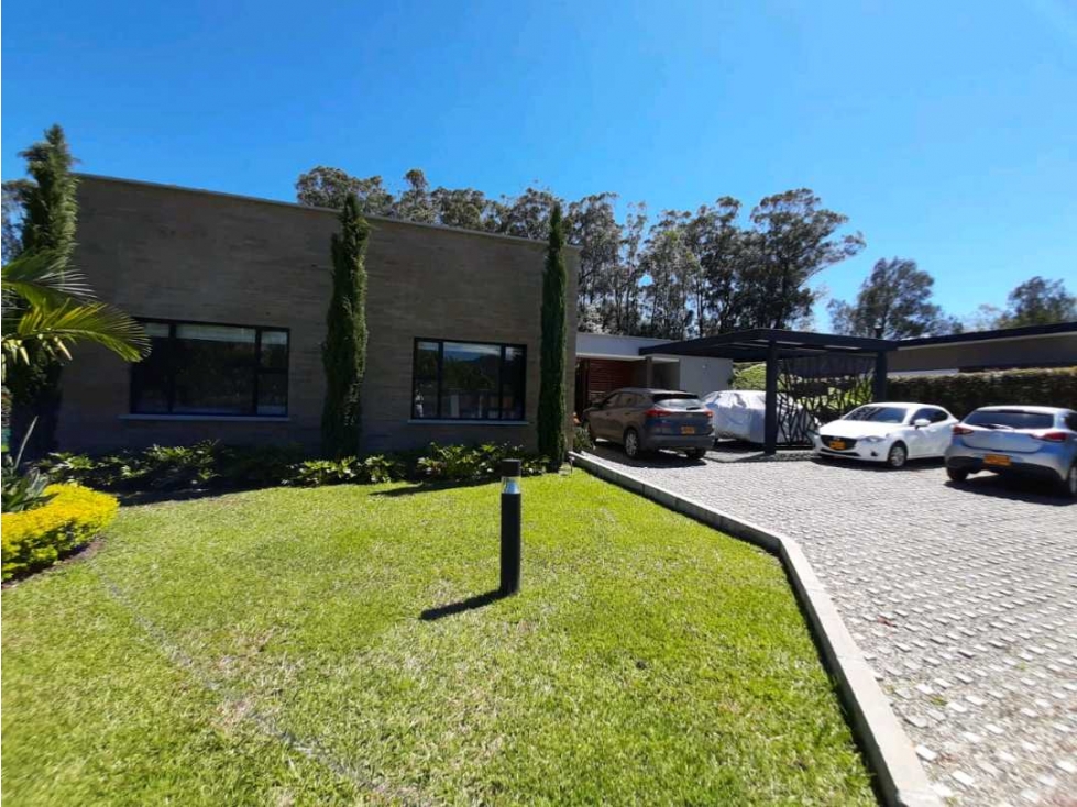 Venta de casa unifamiliar moderna en sector exclusivo de Llano Grande — foto 5