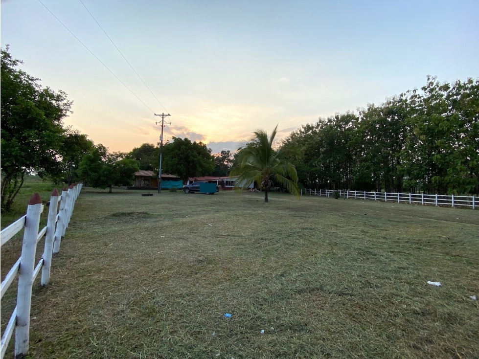 VENDO FINCA::VIA PUERTO LÓPEZ::VEREDA GUAYURIBA::$2.400MM - 5