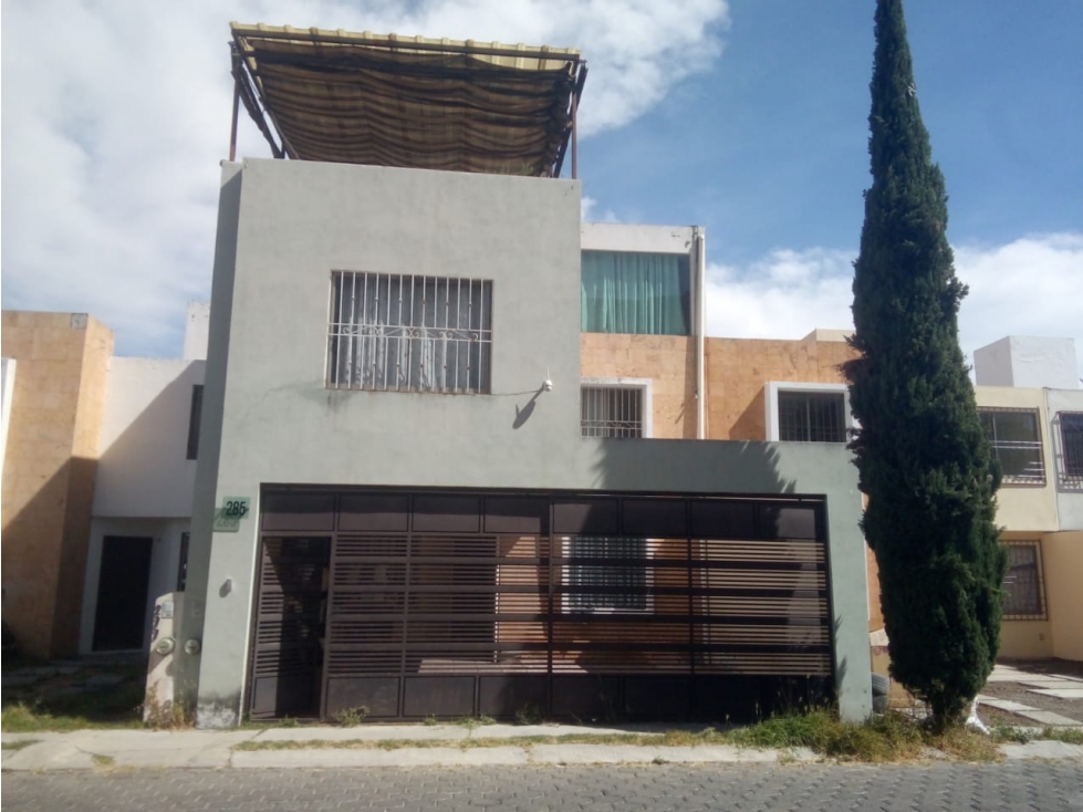 HERMOSA CASA EN REAL UNIVERSIDAD - 1