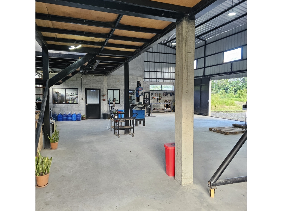 PROPIEDAD INDUSTRIAL DE 2.7 HECTAREAS - 5