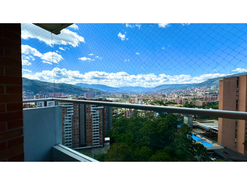 Apartamento en Arriendo. Loma del Barro. Envigado.