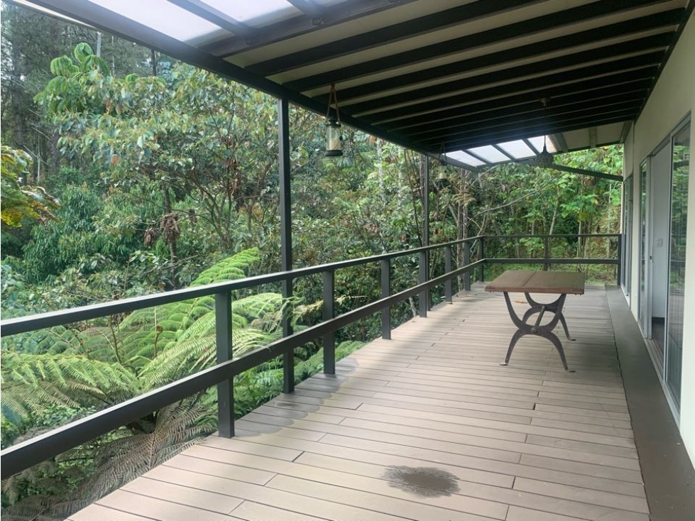 Venta casita en el bosque cerca a flot