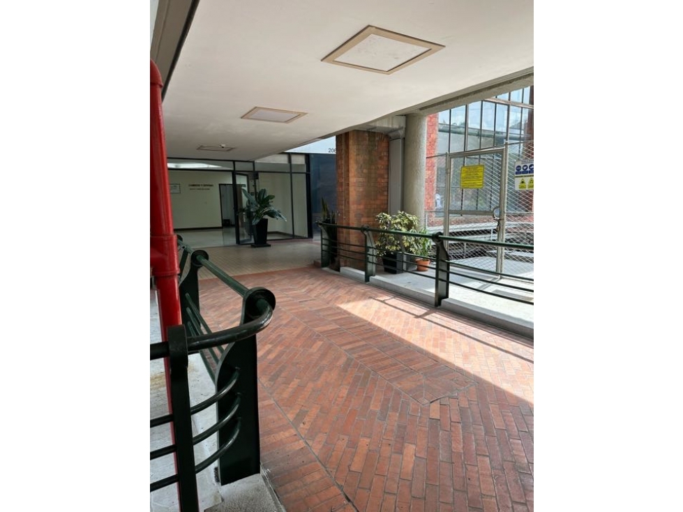 SE ALQUILA OFICINA EN CHIPICHAPE RP - 2
