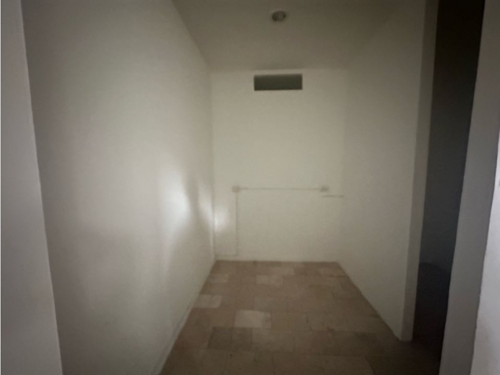 SE ALQUILA OFICINA EN CHIPICHAPE RP - 6