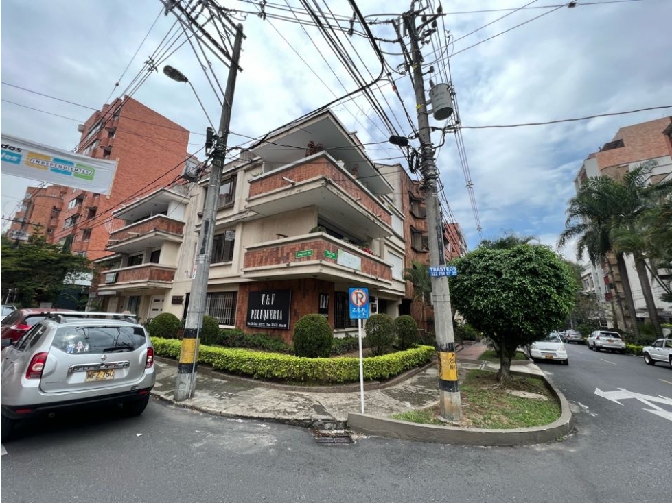 TRES EDIFICIOS JUNTOS EN EL CORAZÓN DE LAURELES A LA VENTA