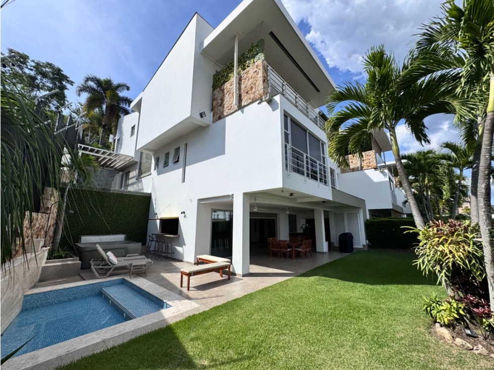 SE VENDE CASA EN CRISTALES RPXU