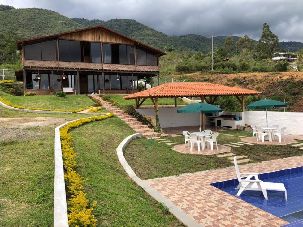 SE VENDE FINCA EN EL LAGO CALIMA RP - 2