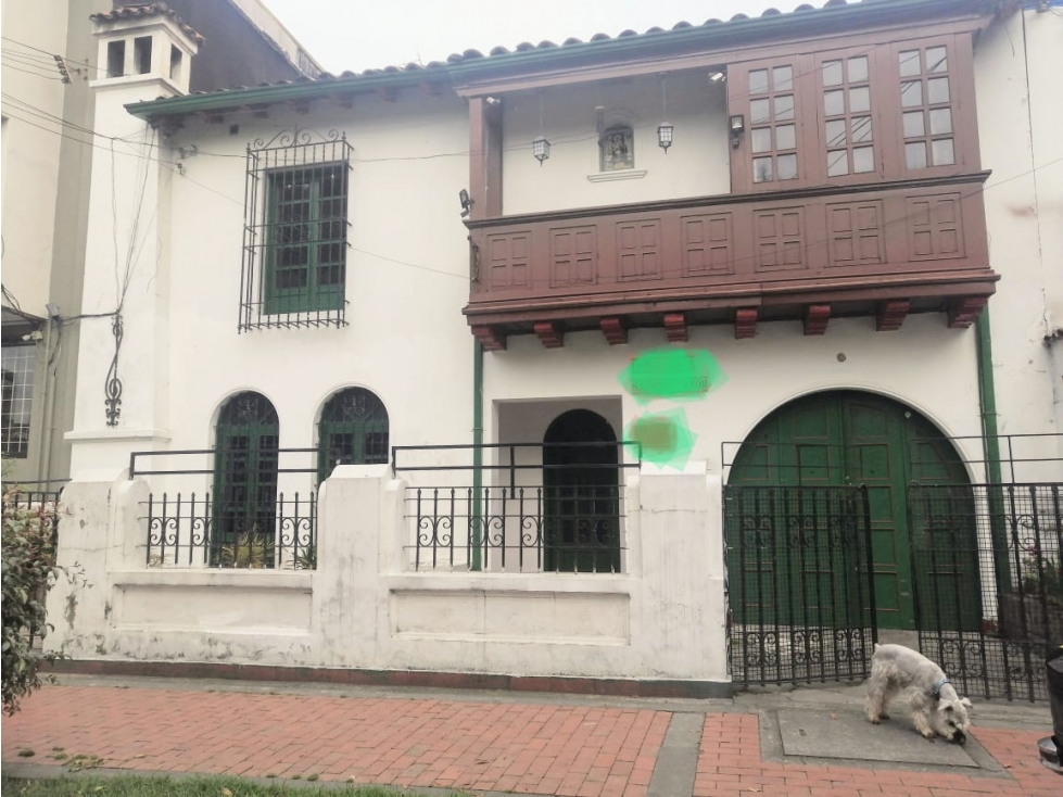 CASA LOTE EN VENTA EN GALERIAS CON USO COMERCIAL