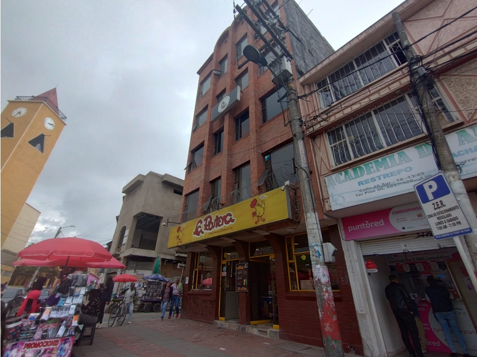 Edificio comercial en venta en Soacha plaza principal - 1