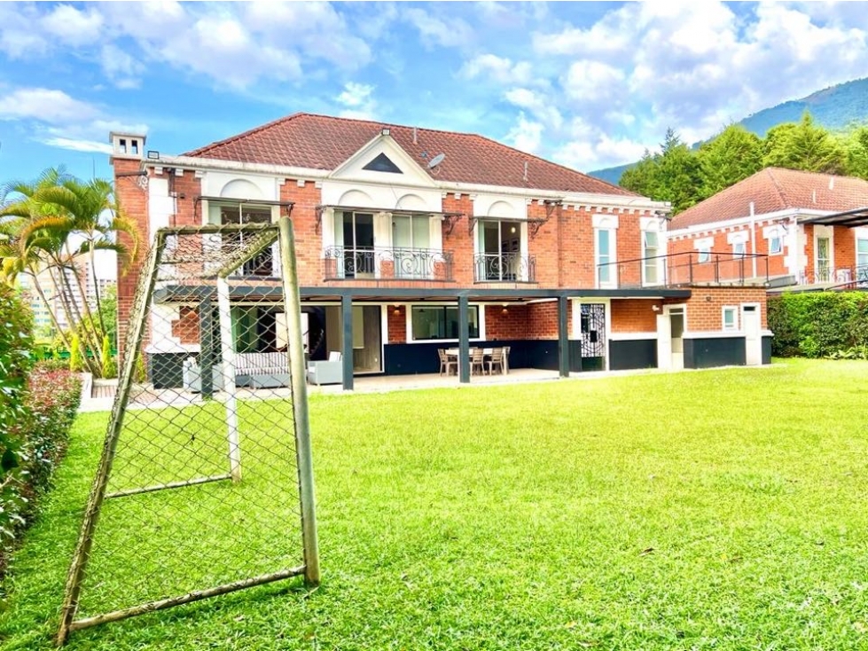 VENTA CASA EN EL POBLADO EL TESORO 456MTS