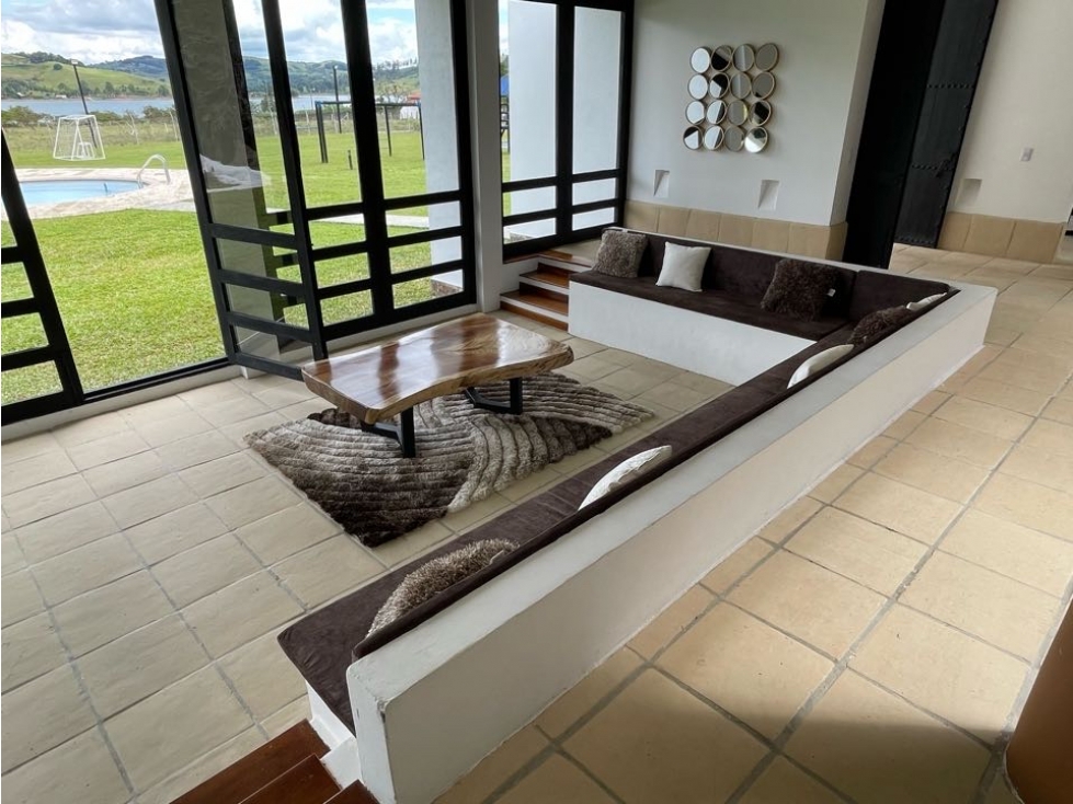 SE VENDE HERMOSA FINCA EN EL LAGO CALIMA CV - 2