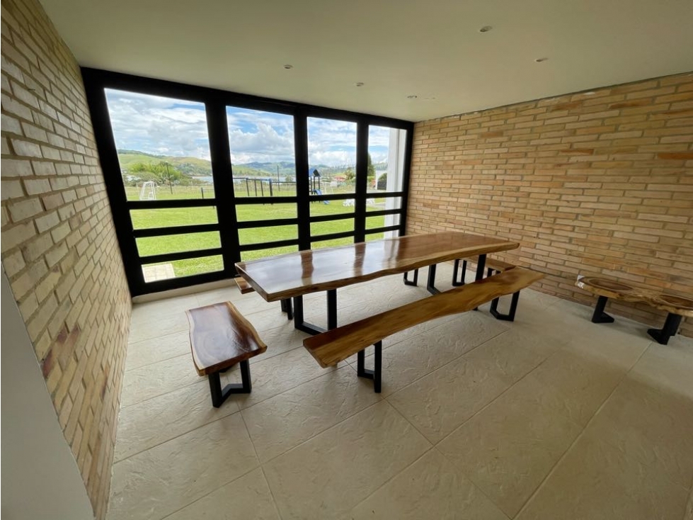 SE VENDE HERMOSA FINCA EN EL LAGO CALIMA CV - 5