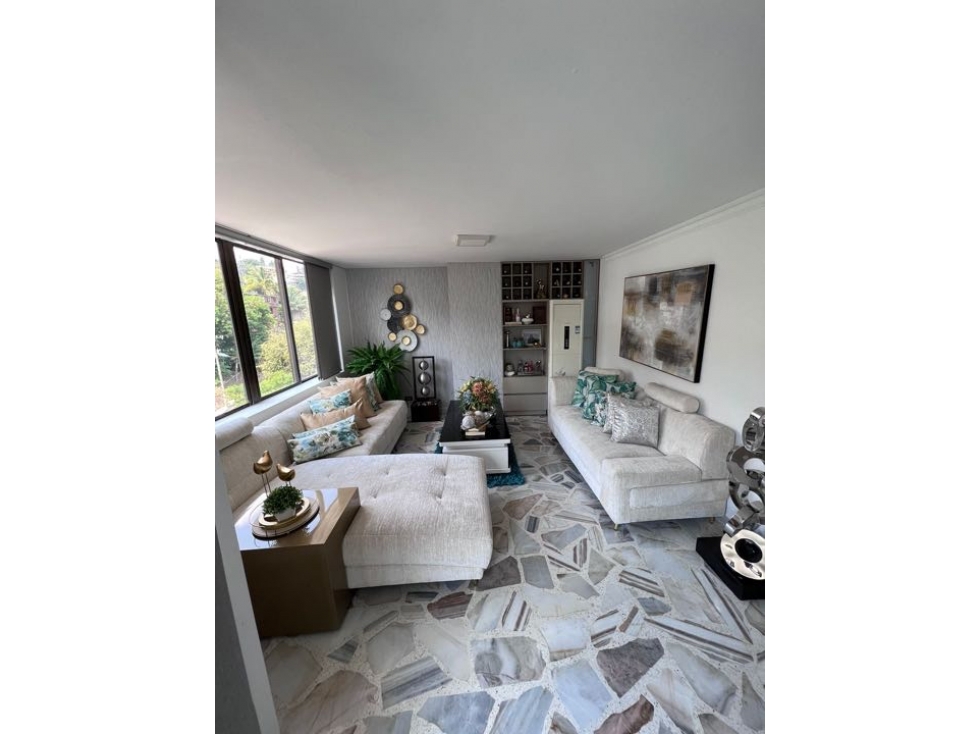 SE VENDE APARTAMENTO EN MIRAFLORES MM