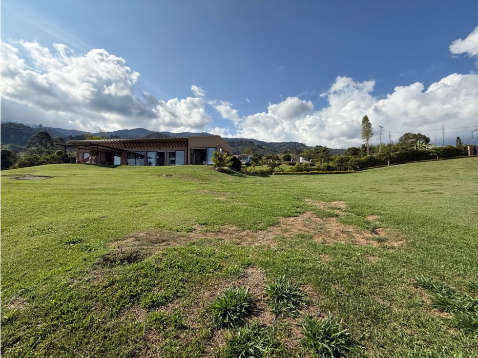 SE VENDE FINCA EN EL LAGO CALIMA MMCV - 4