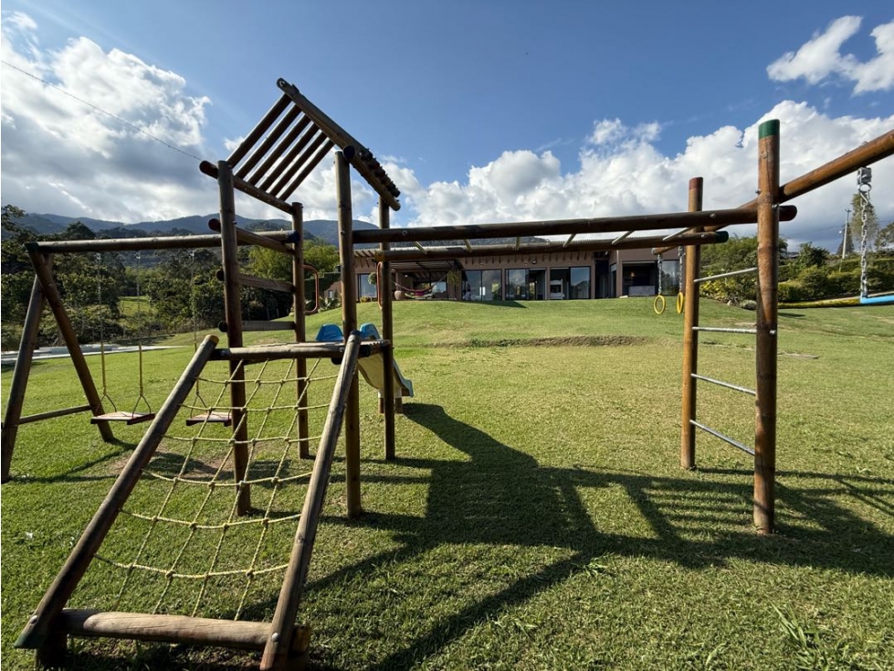 SE VENDE FINCA EN EL LAGO CALIMA MMCV - 6