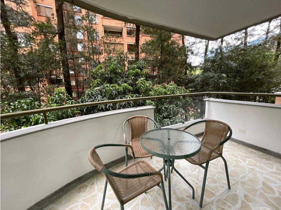 Apto cerca a la visitacion, súper comercial y tranquilo, vista a verde