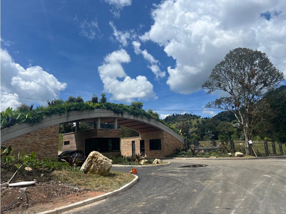 Hermoso lote en entrecielos en el retiro en la vereda pantanillo! — foto 2