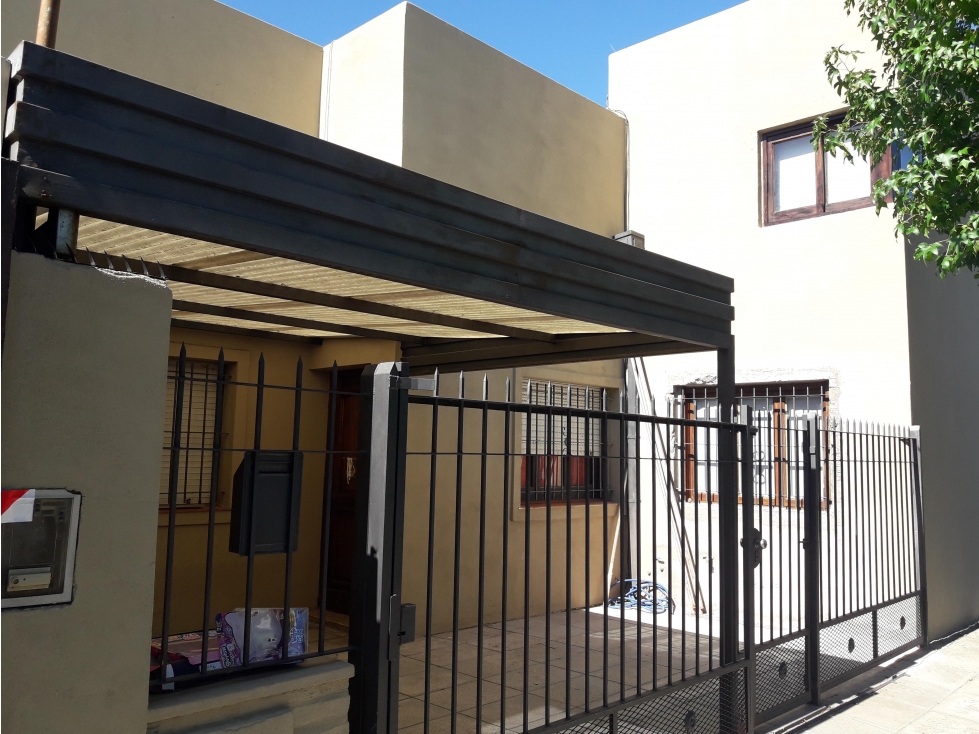 Casa 5 Ambientes- Castelar Sur - 1
