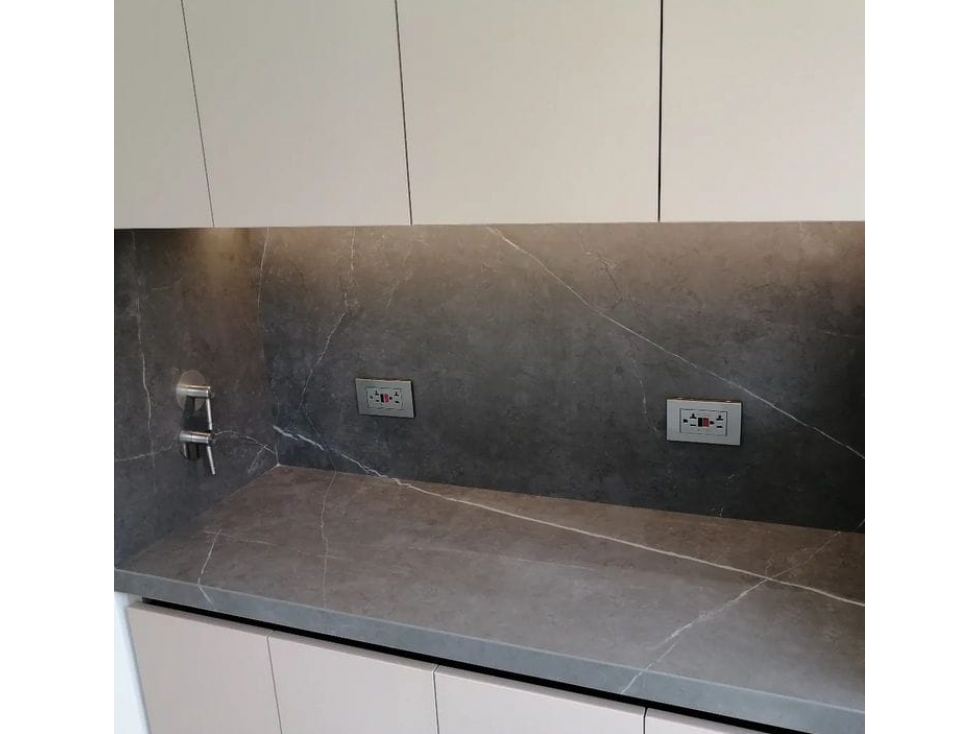 VENDO APARTAMENTO EN EL POBLADO CASTROPOL