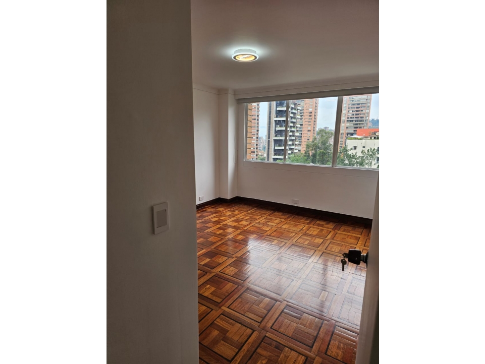 VENDO O ARRIENDO APARTAMENTO EN EL POBLADO SECTOR PARRAS — foto 3