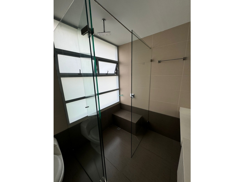 VENDO HERMOSO APARTAMENTO EN EL POBLADO CASTROPOL