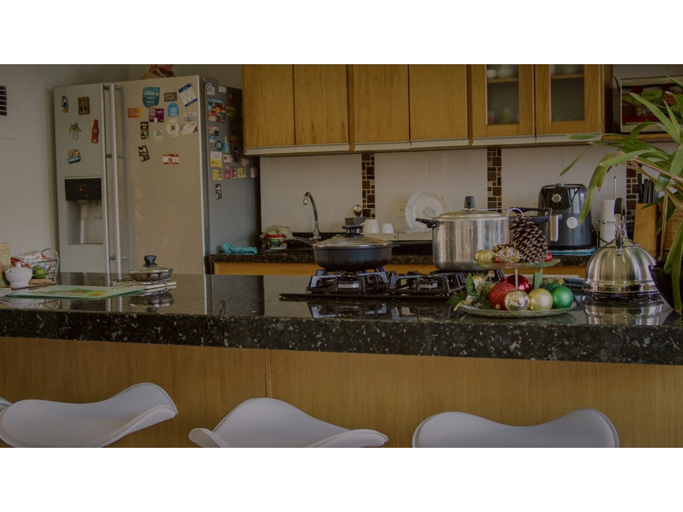VENDO APARTAMENTO POBLADO VIZCAYA