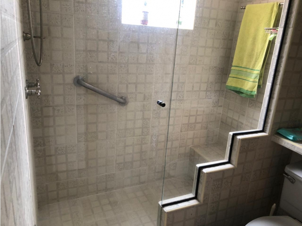 VENDO APARTAMENTO POBLADO CASTROPOL